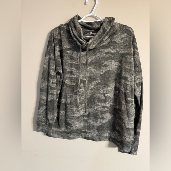 2/$15 Maurice’s Camo Set Short & Cowl Neck - Picture 4 of 10